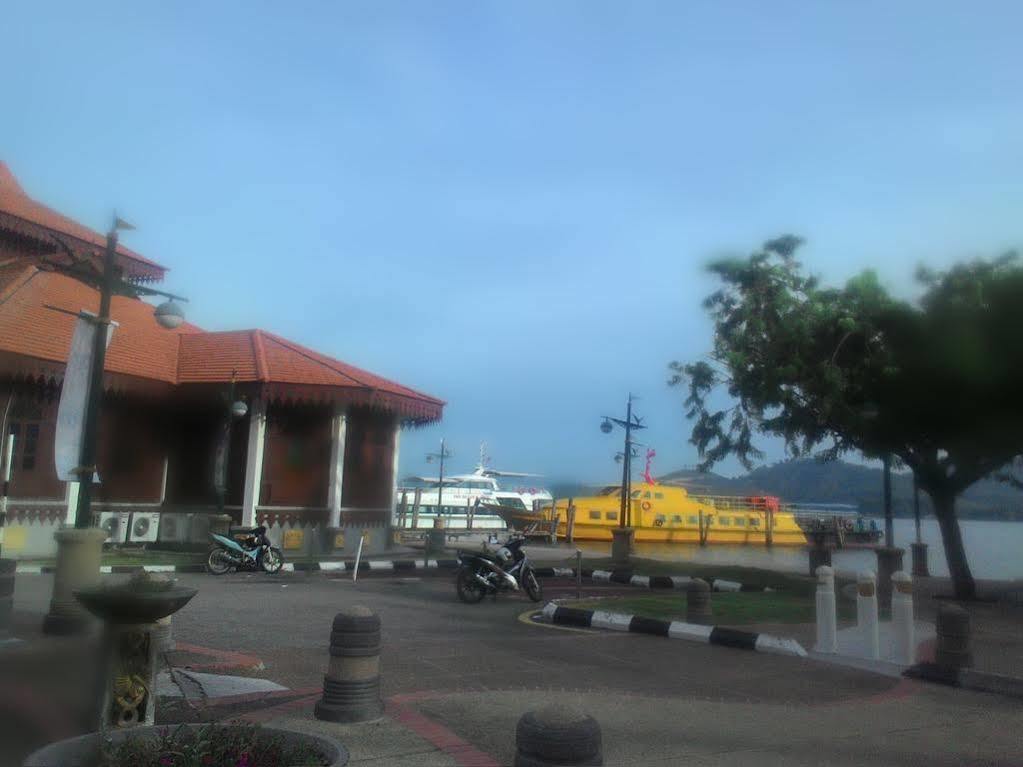 Hotel Dj Palace Lumut Kültér fotó