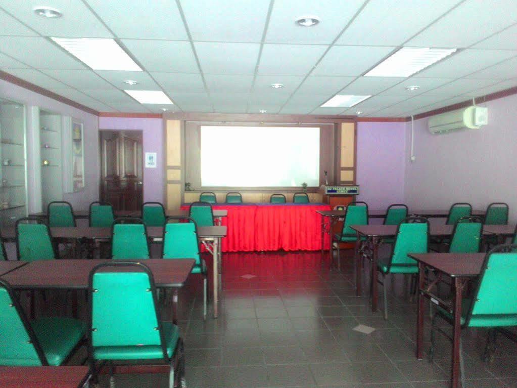 Hotel Dj Palace Lumut Kültér fotó
