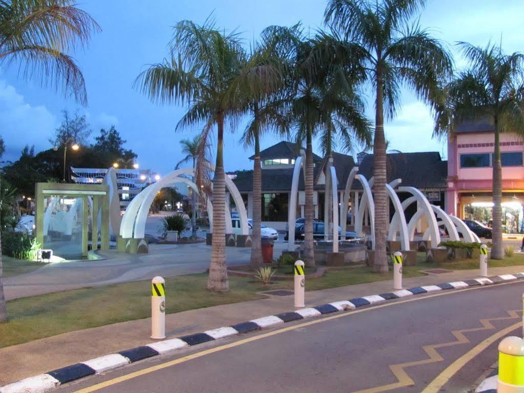 Hotel Dj Palace Lumut Kültér fotó