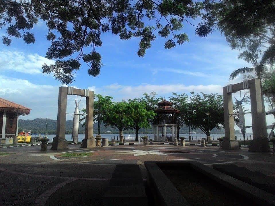 Hotel Dj Palace Lumut Kültér fotó