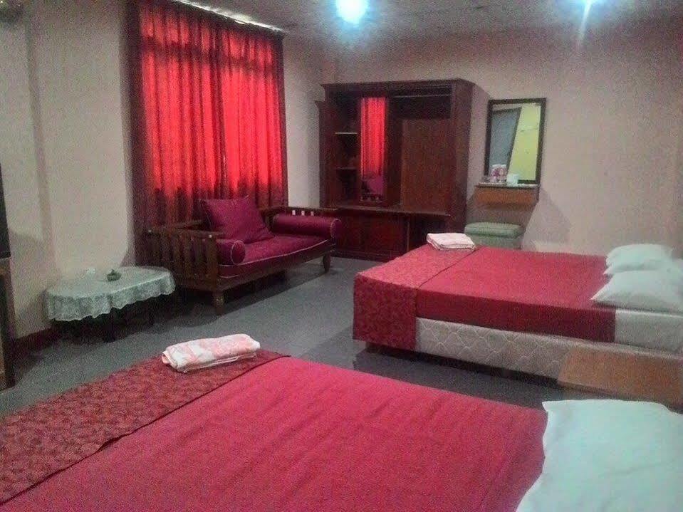 Hotel Dj Palace Lumut Kültér fotó